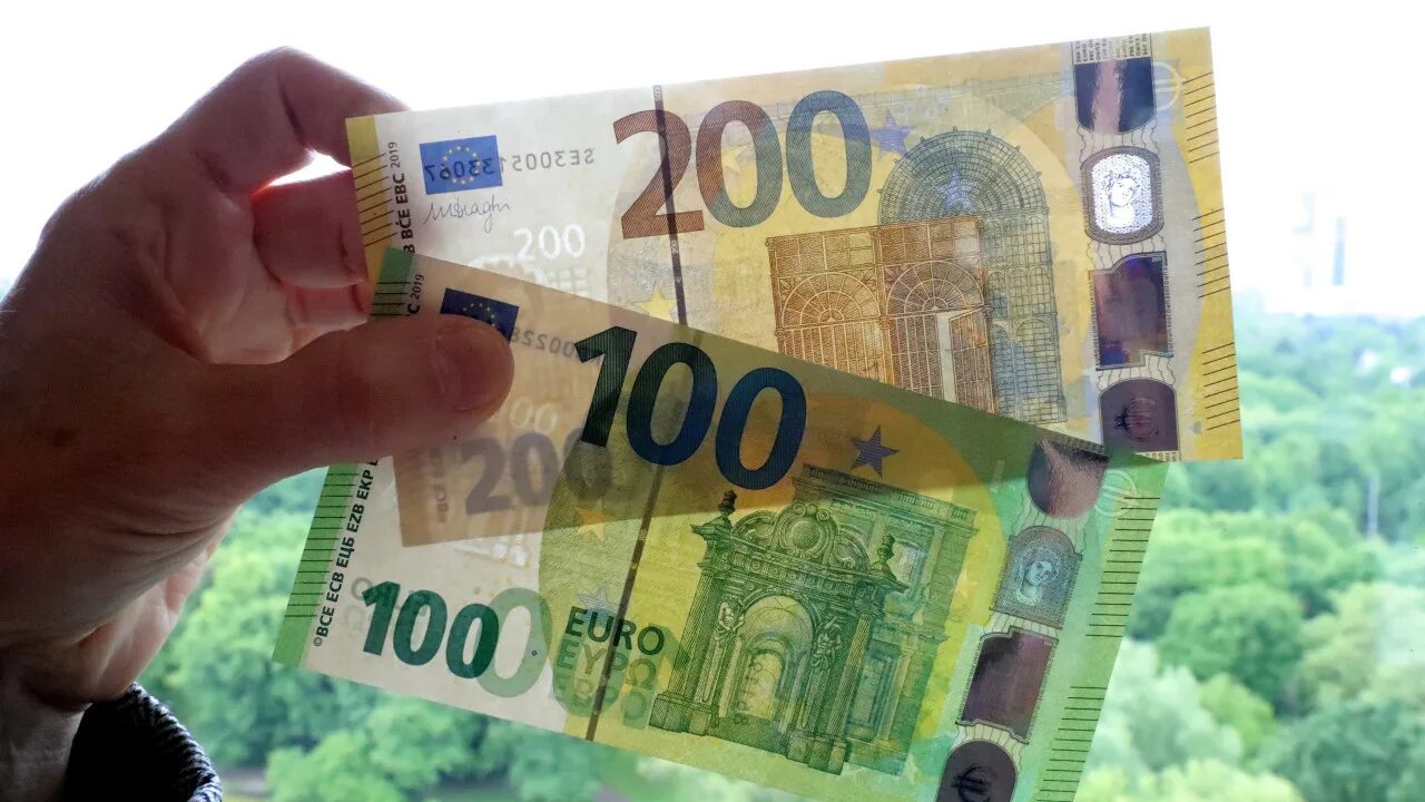 Купюра валют. 100 Евро купюра. 200 Евро. 200 Евро банкнота. Купюра 200 евро нового образца.