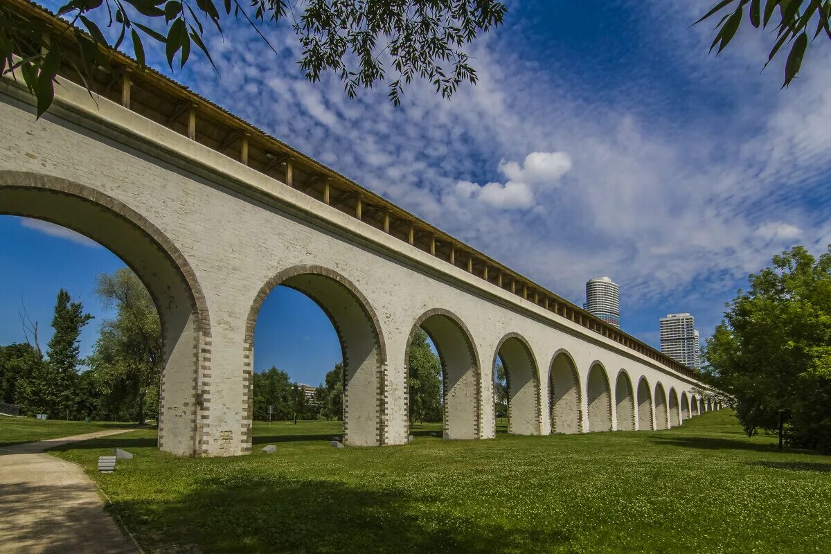 мост акведук в москве. акведук вднх. акведук москва ростокино. миллионный мост. ростокинский акведук.