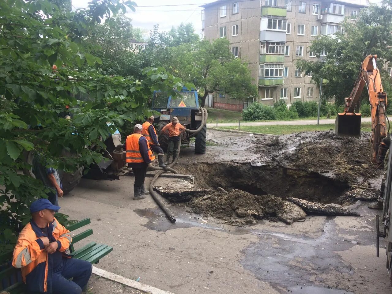 В октябрьском нет воды сегодня почему. Аварии ЖКХ. Коммунальные происшествия. Аварии на коммунальных системах.