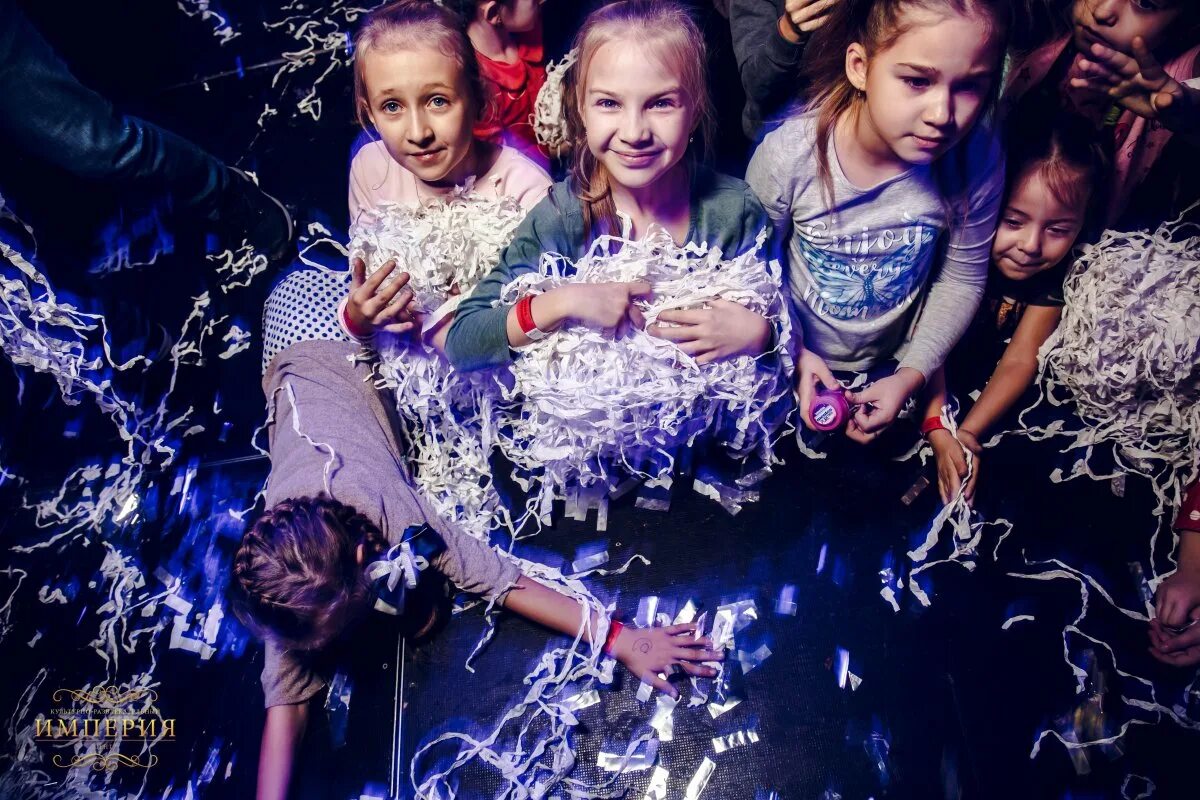 Детская дискотека новый год. Новогодняя детская дискотека 2023г. Дискотека для школьников. Тематическая дискотека. Новогодняя вечеринка для детей.