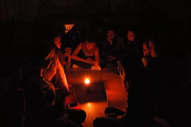 отрядный огонек в лагере. лагерь огонек. огонек вожатых. орлятский круг в лагере. лагерь огонек.