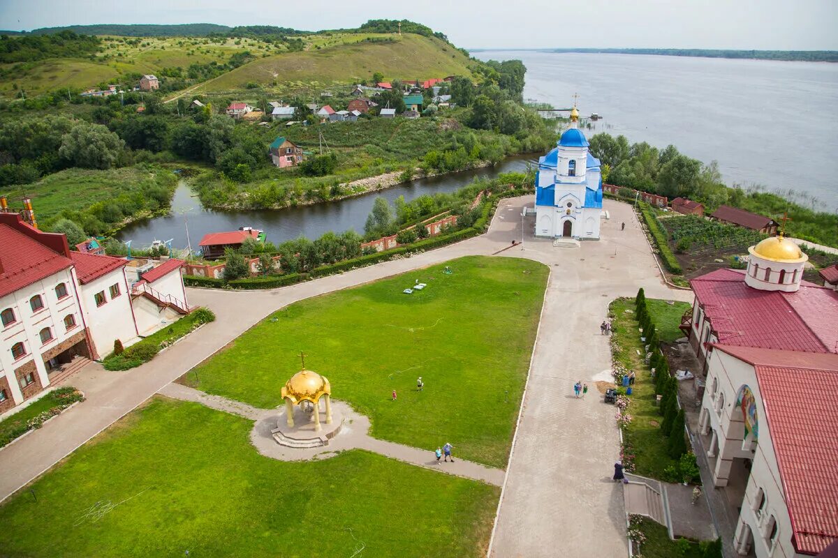 Монастырь остановиться. Мужской монастырь Винновка Самарская. Село Винновка Самарская область мужской монастырь. Свято-Богородичный Казанский мужской монастырь в селе Винновка. Храм села Винновка Самара.