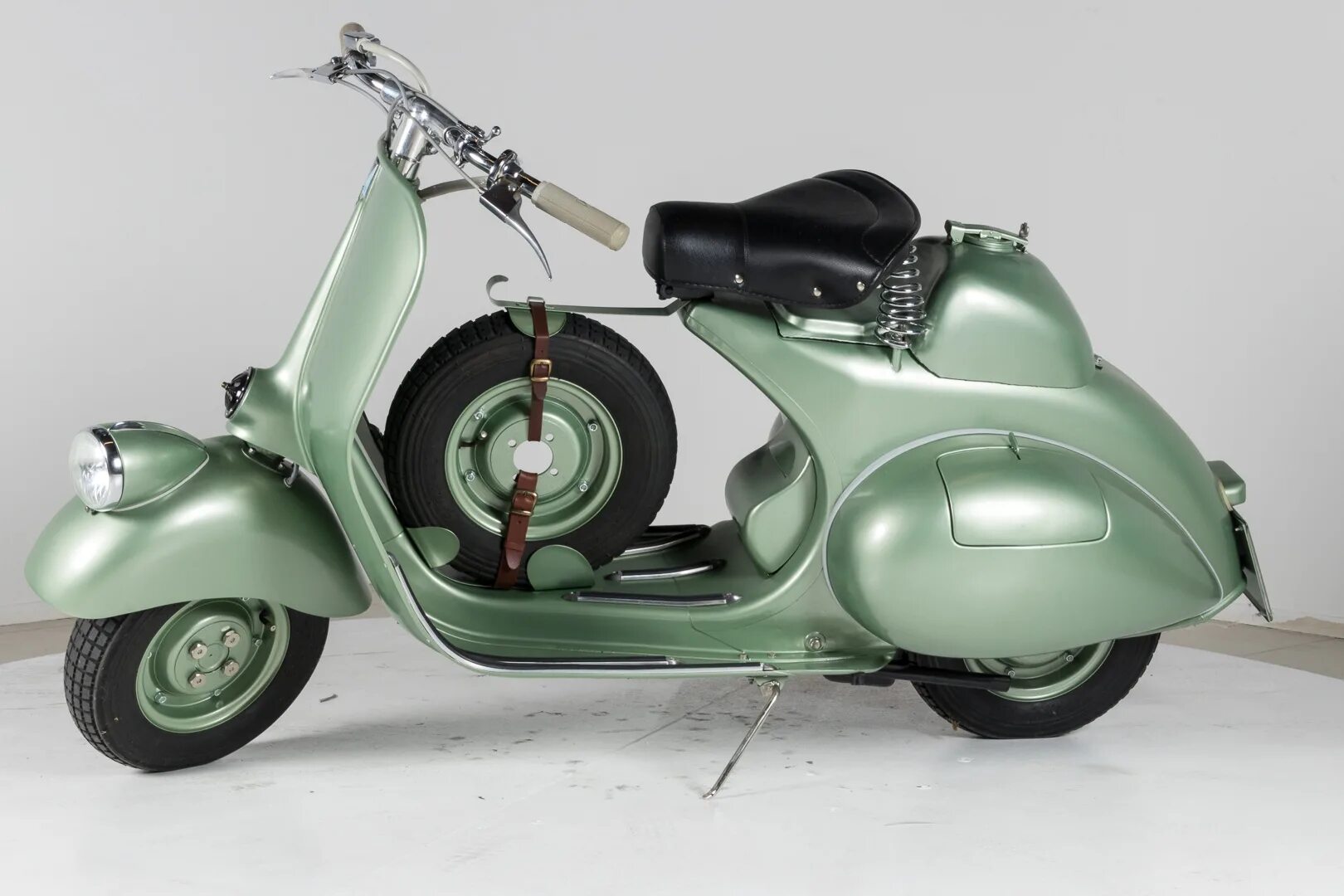 Мотороллер Италия Vespa. Мотороллер Веспа 125. Vespa 1952. Мотороллер Vespa» - 1968. Первый скутер