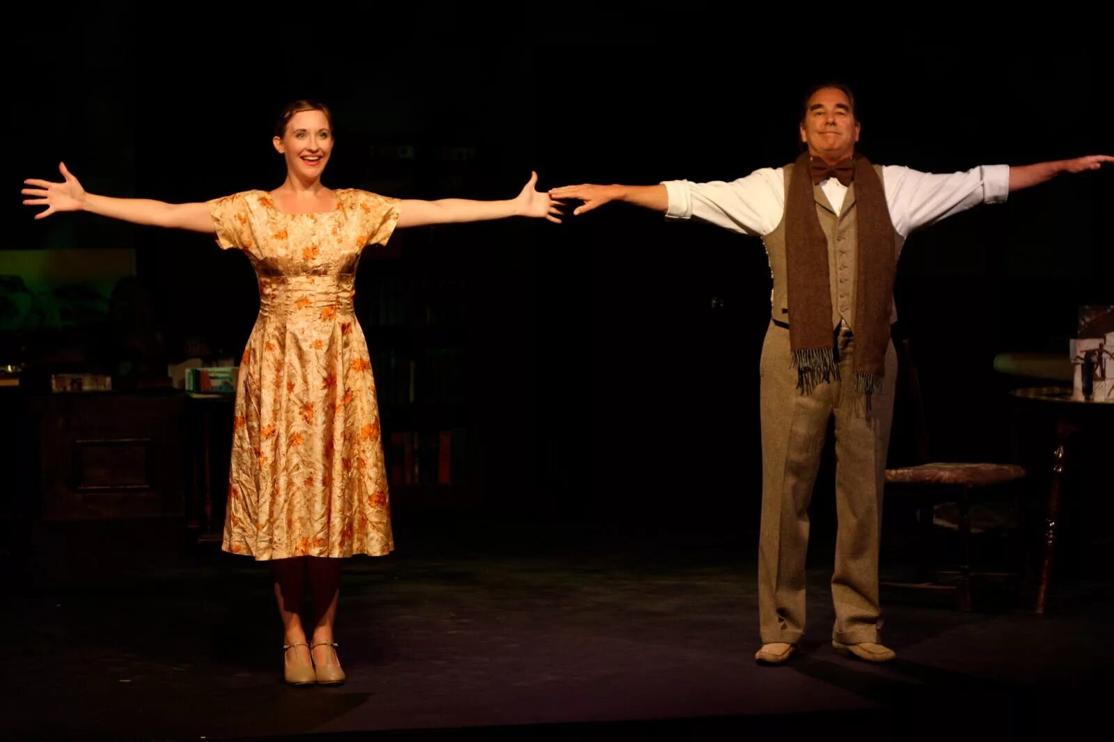 Актер на сцене. Смелый спектакль. Stage actors. Актриса на сцене театра. Гамлет шекспир спектакль.