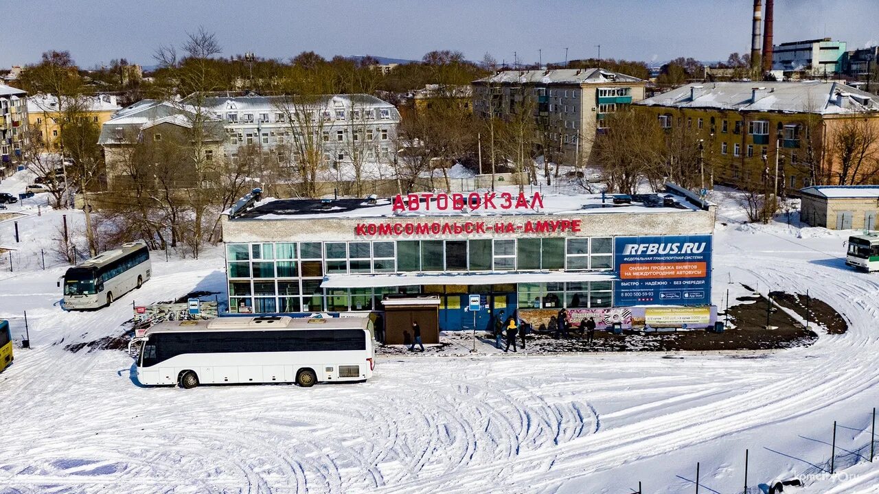 Телефон автовокзала комсомольска. Автовокзал города Комсомольск-на-Амуре. Автовокзал Комсомольск. Автовокзал на Амуре Комсомольск на Амуре. Набережная Комсомольска на Амуре автовокзал.