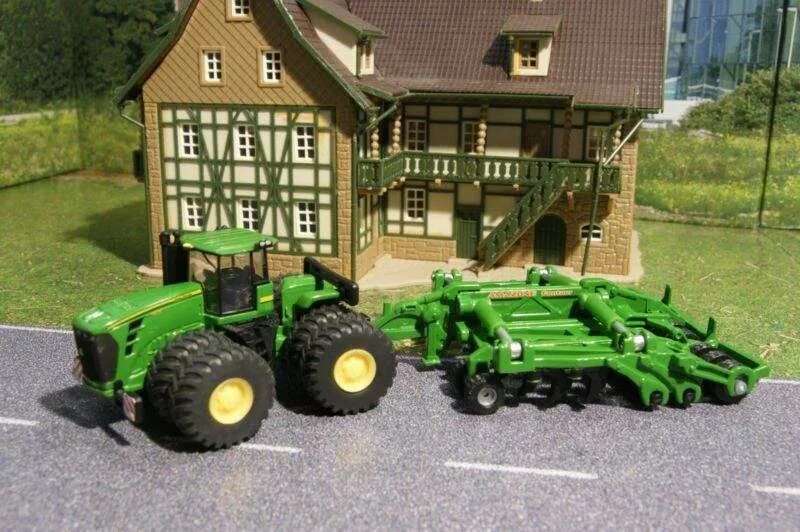 Тракторные модели. John Deere 9630. Siku трактор John Deere 9630 c прицепом-культиватором Amazone. Трактор John Deere siku 1472. Игрушечный трактор Джон Дир.