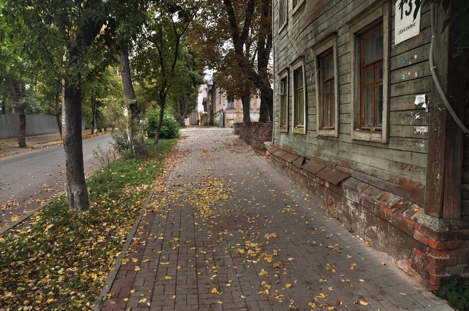 Улица без вариантов. Улочки калуги. улочки калуги осенью. вечерняя калуга улица воскресенская. улицы россии.