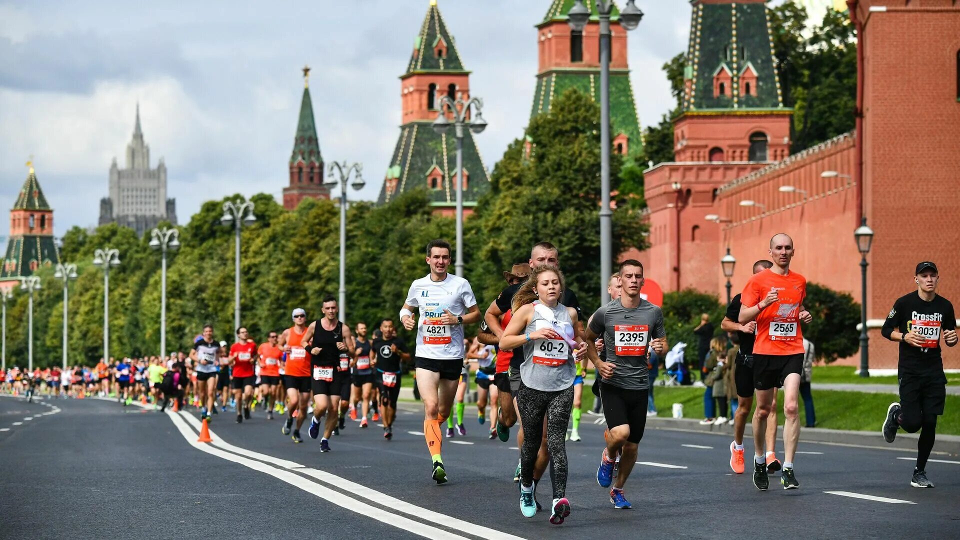 Найти риа новости. Московский марафон 2023. Московский полумарафон 2023. Полумарафон забег Москва. Московский полумарафон 2023 5 км.