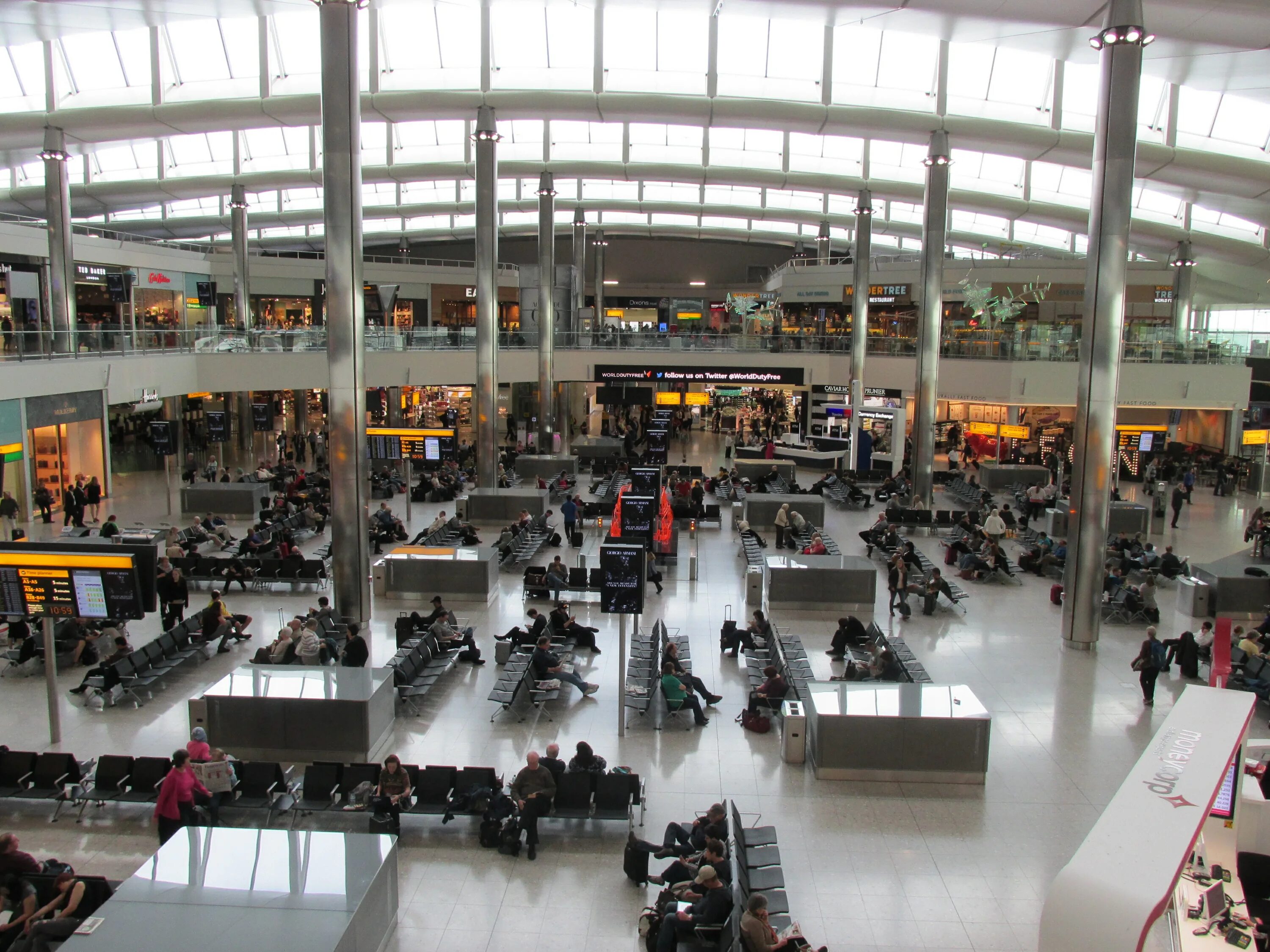 Хитроу вылеты. Аэропорт хитроу лондон. london heathrow terminal 2. хитроу внутри. аэропорт хитроу фото.