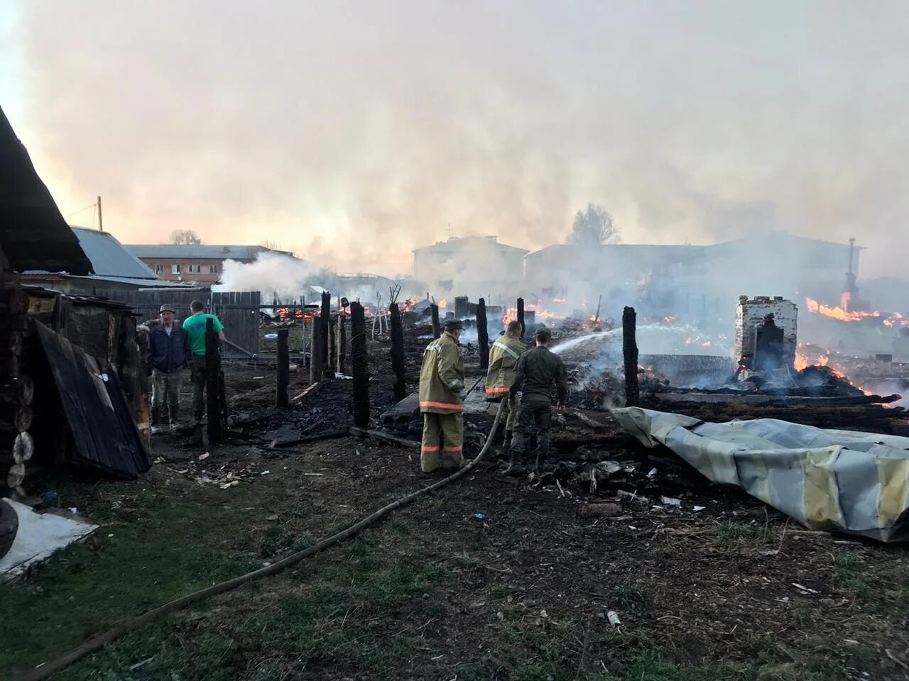 Пожар в селе Никольское Сысертский район. Пожар в селе Никольское. Пожар в Сысерти. Пожар под Никольским Сысерть. Погода никольское сысертский