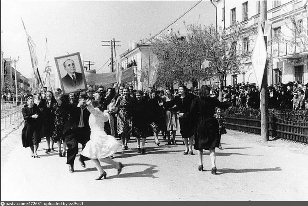 1 Мая 1952. 1 Мая 1952 года. Минск 1 мая 1951 парад. Парад в Свердловске 1 мая 1952.