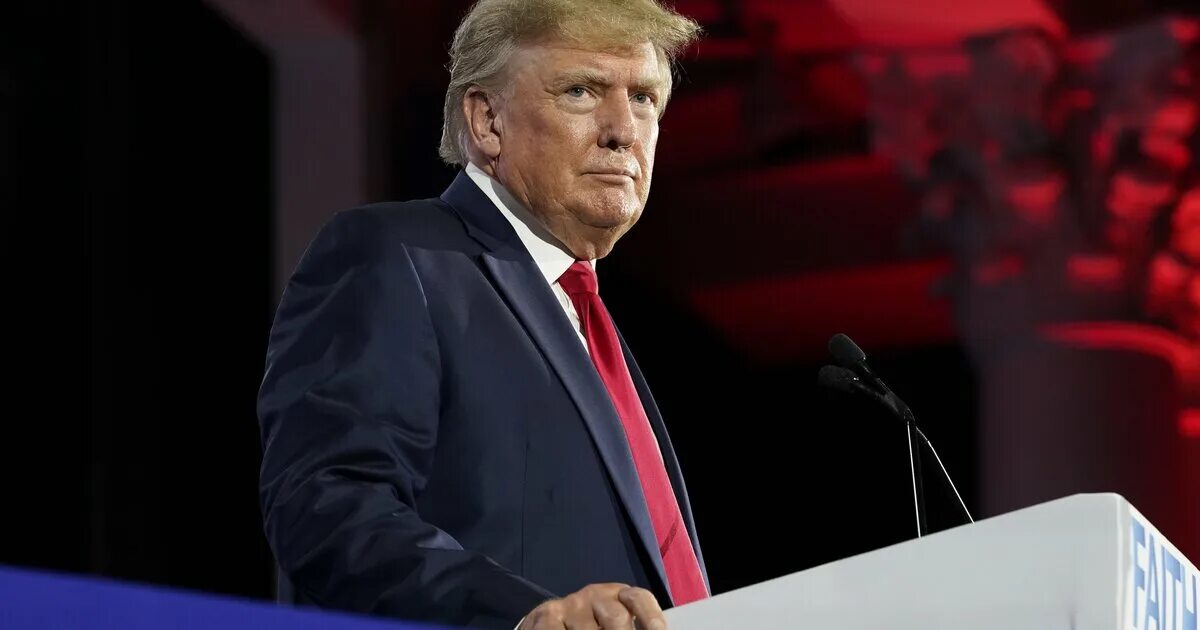 Сколько лет байдену и трампу сейчас 2025. Трамп фото. трамп сейчас.