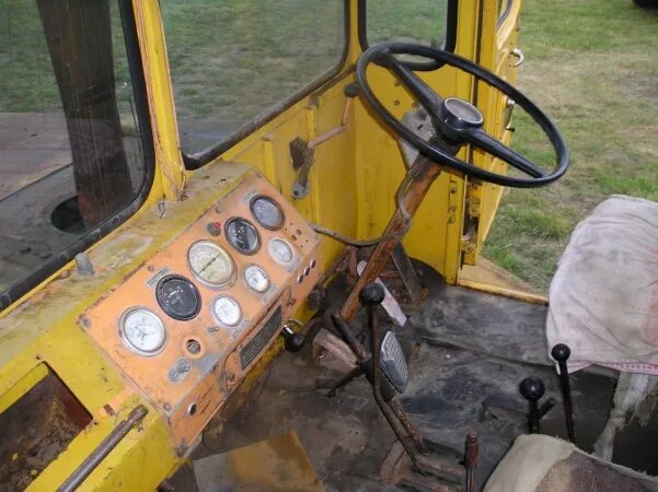 К 700 кировец салон. Управление трактором к 700. Управление трактором к 700. Рычаги управления кпп к-701. К-700 кировец салон кабины.