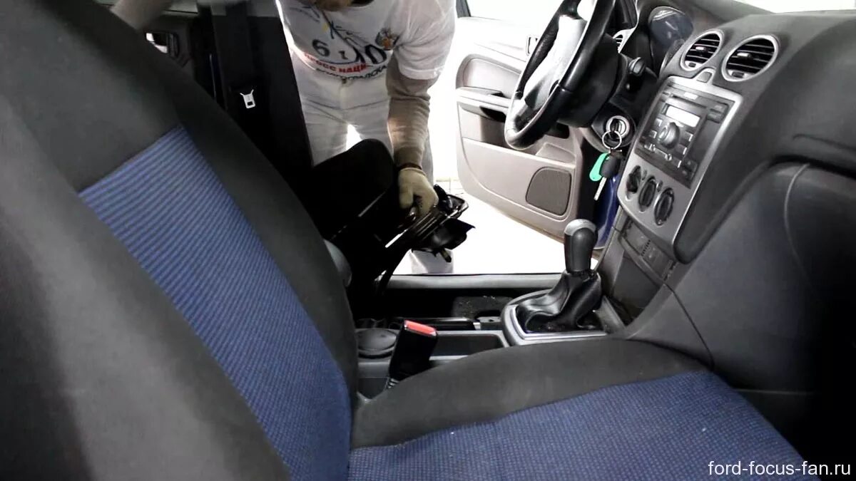 Как снять сиденье ford focus 2 Стирка обивок передних сидений Ford Fiesta (Mk VI), 1,4 л, 2009 года своими ру