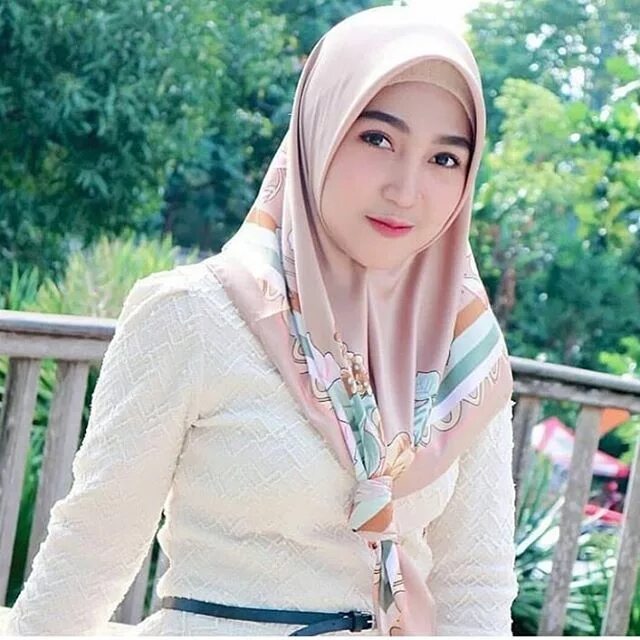 Sarah jilboobs. Девственница хиджаб. Индонезия девушка мусульманская. Indonesia hijabers. Indonesia hijabers.