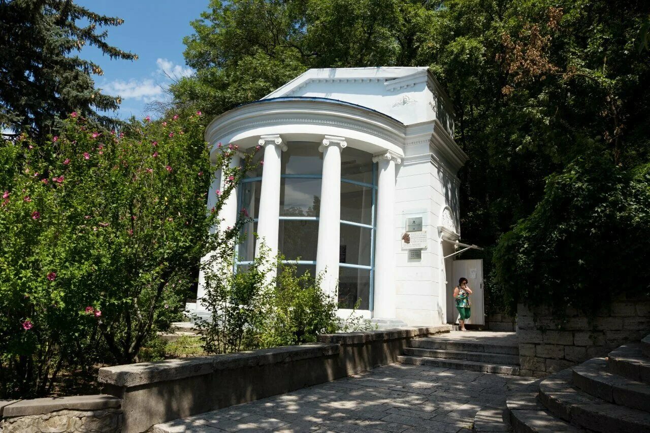 лермонтов железноводск. лермонтовский источник железноводск. лермонтовские места в железноводске. лермонтовский сквер железноводск. лермонтовский сквер железноводск.