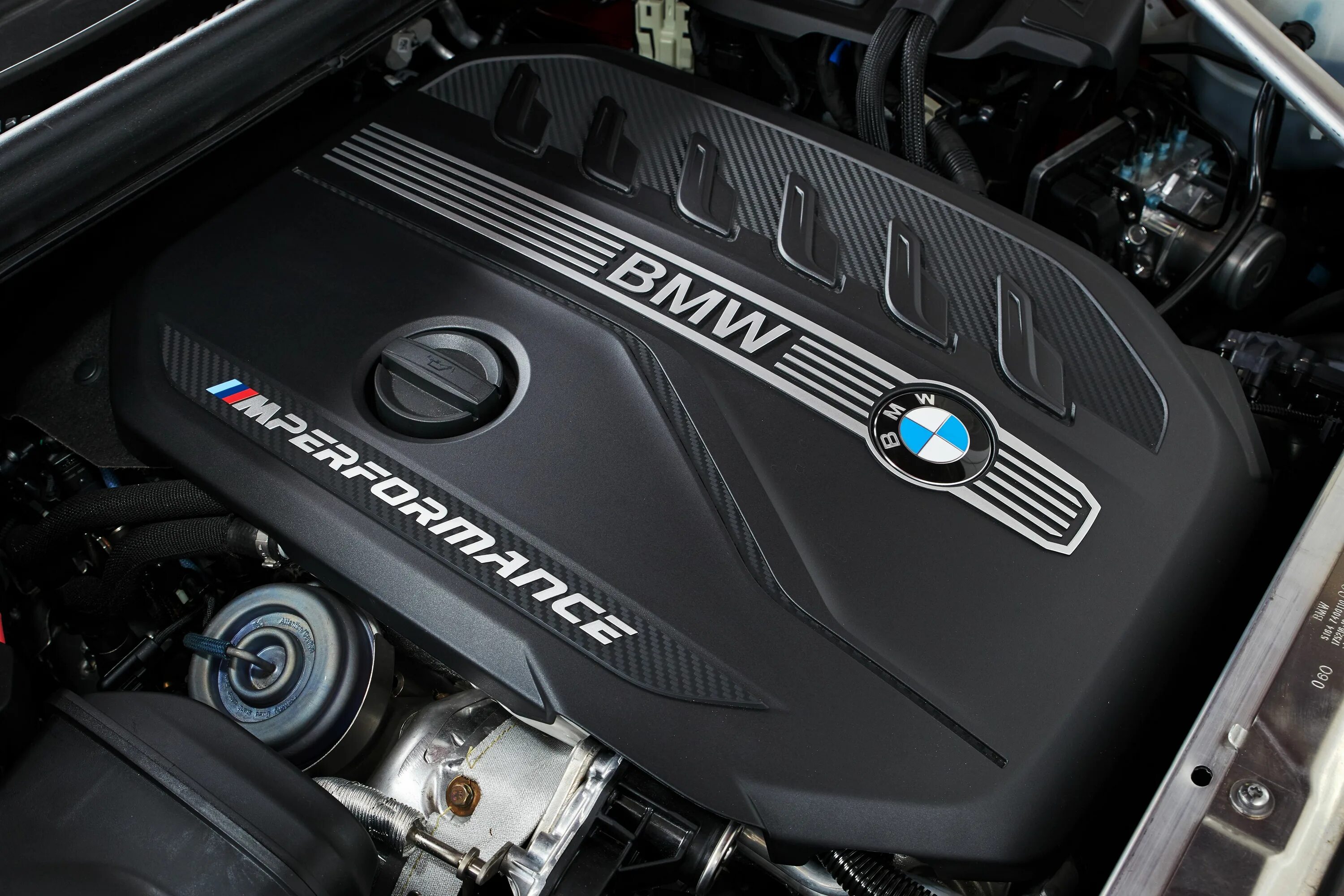 Новые двигатели бмв. Мотор BMW x4. BMW x3 m40 двигатель. X4 m40d. BMW x4 двигатель.