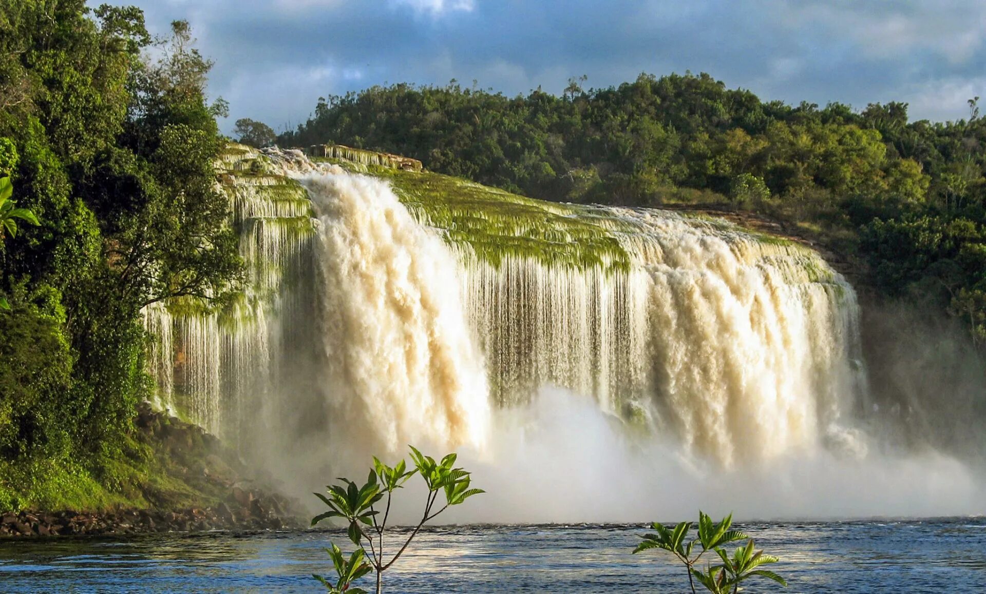Природные особенности венесуэлы. Канайма Венесуэла. Водопад Канайма. Национальный парк Канайма. Канайма национальный парк Венесуэла фото.