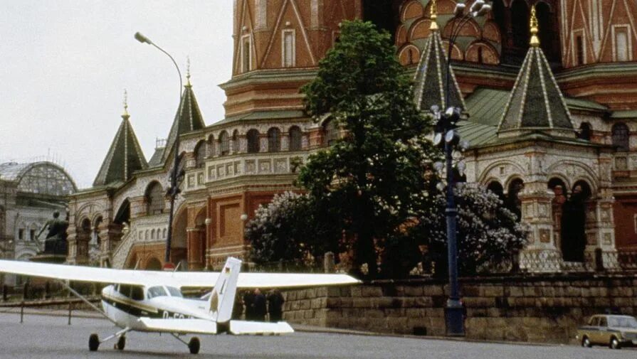 Маттиас руст на красной площади 1987. Аэродром красная площадь. Аэродром красный яр ульяновск. Аэродром красная площадь. Аэродром красная площадь.