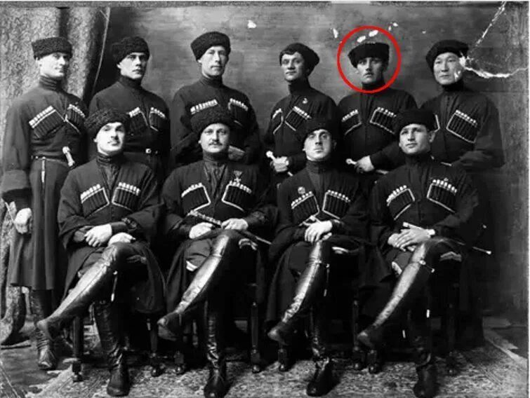 Донские казаки в первой мировой. Андрей каращук иллюстрации гражданская война в россии. Оренбургский казачий округ 1918. Ркка казаки кубанка. Казаки в екатеринбурге 1918.