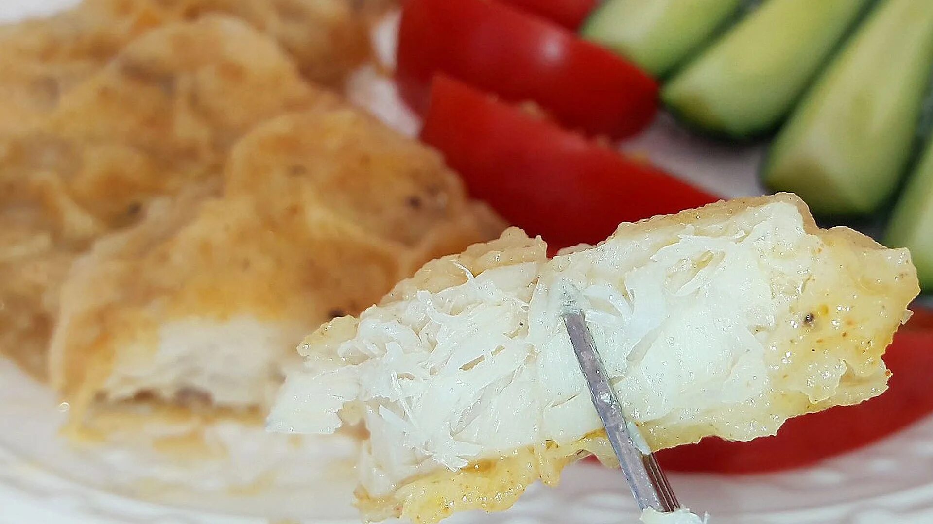 Как приготовить филе минтая на сковороде вкусно. Филе минтая жареное. филе минтая жареный на сковороде. филе минтая в кляре. минтай на сковороде самый вкусный.