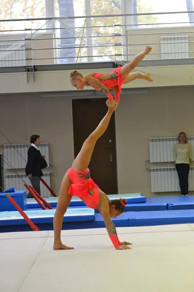 Выступление спортивной акробатики. Спортивно гимнастические элементы. Спортивная акробатика элементы.