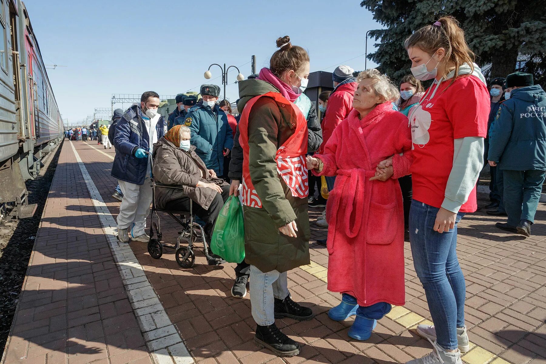 Беженцы и переселенцы. Беженцев и вынужденных переселенцев. Вынужденный переселенец. Беженцы Тула. Жилье вынужденным переселенцам