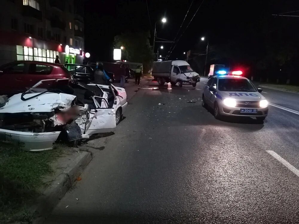 Дтп во владимире сегодня. Дтп на чайковского владимир. авария во владимире вчера вечером. авария во владимирской области вчера вечером.