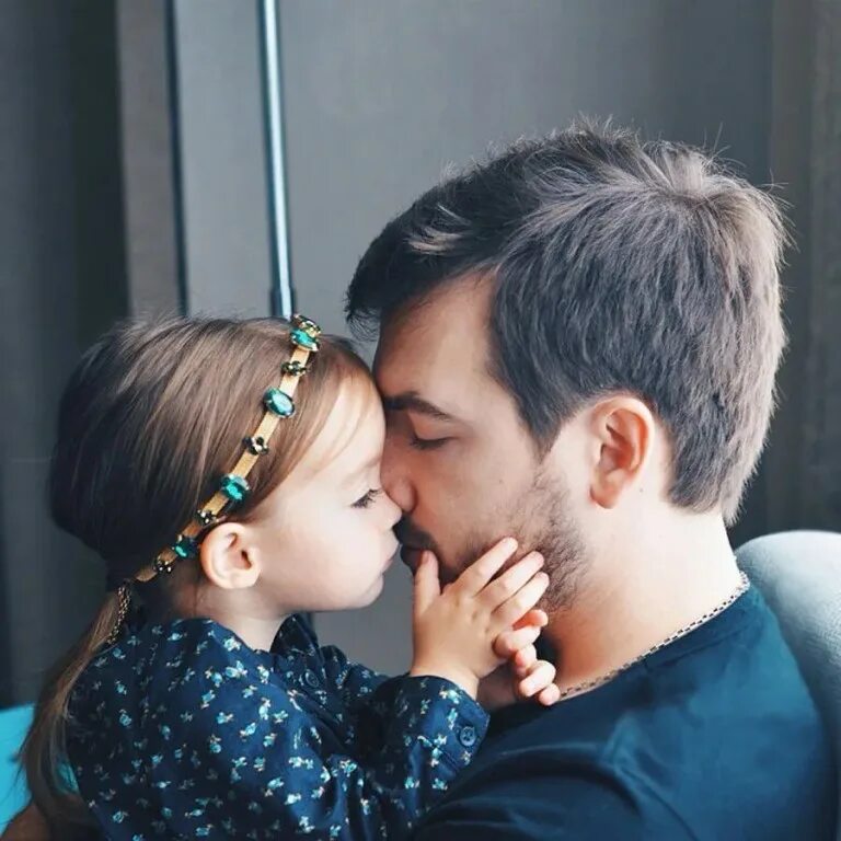 Папа красивой дочки