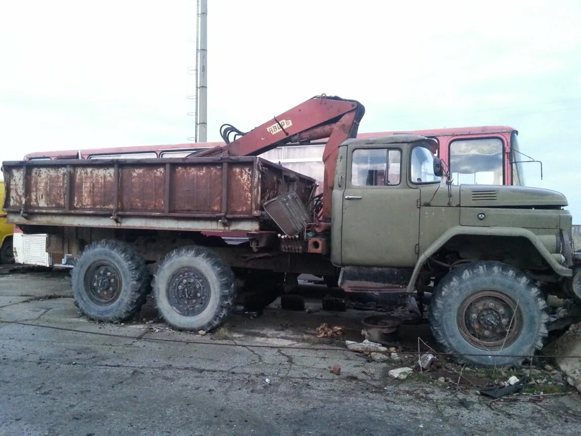 ЗИЛ 131 дизель самосвал с КМУ. ЗИЛ 131 С манипулятором самосвал дизель. ЗИЛ 131 самосвал с манипулятором. ЗИЛ 131 дизель с КМУ самосвал грузоподъемность. Зил 131 дизельный