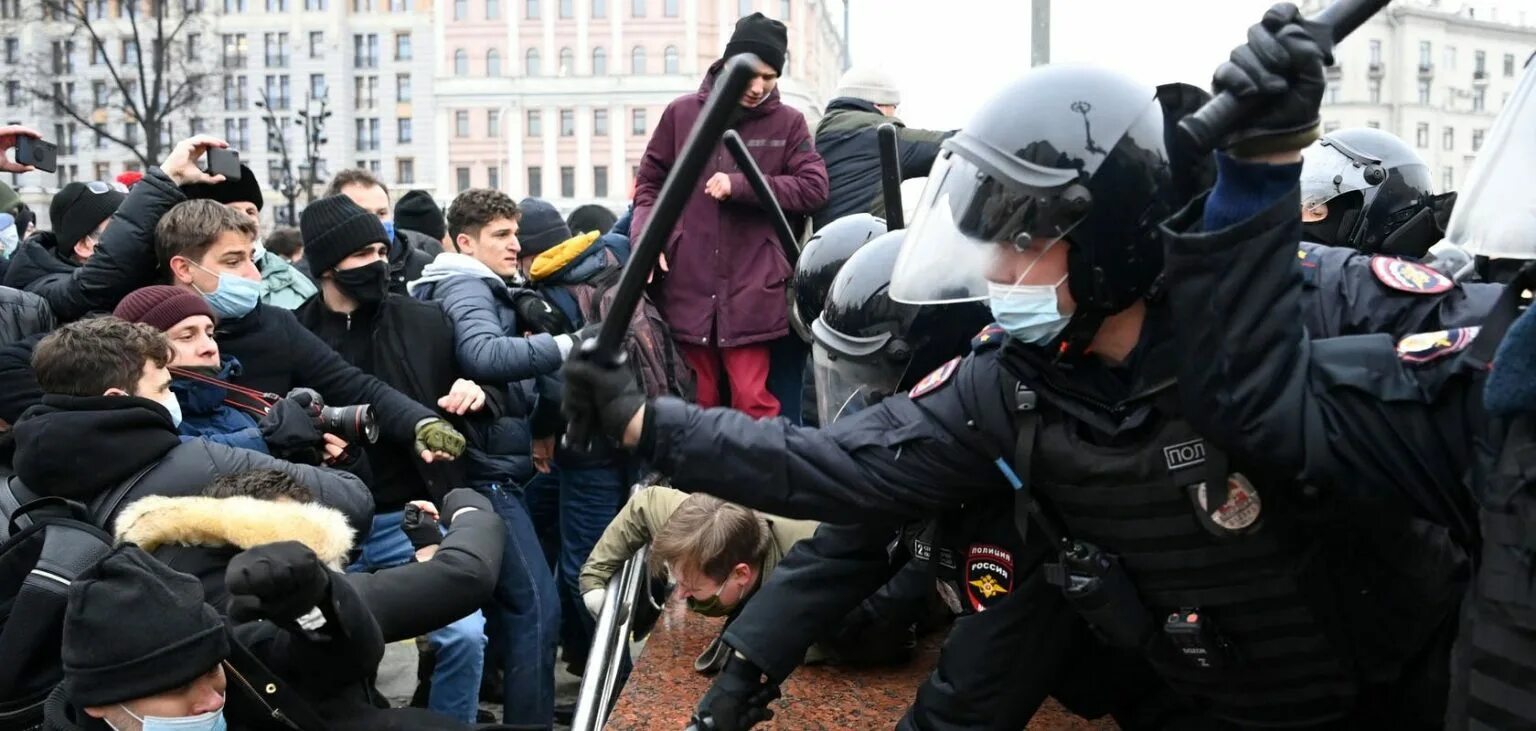 Несанкционированный митинг. Митинги в Дагестане. Протесты в Дагестане. Полиция Дагестана. Сотрудники на митинге