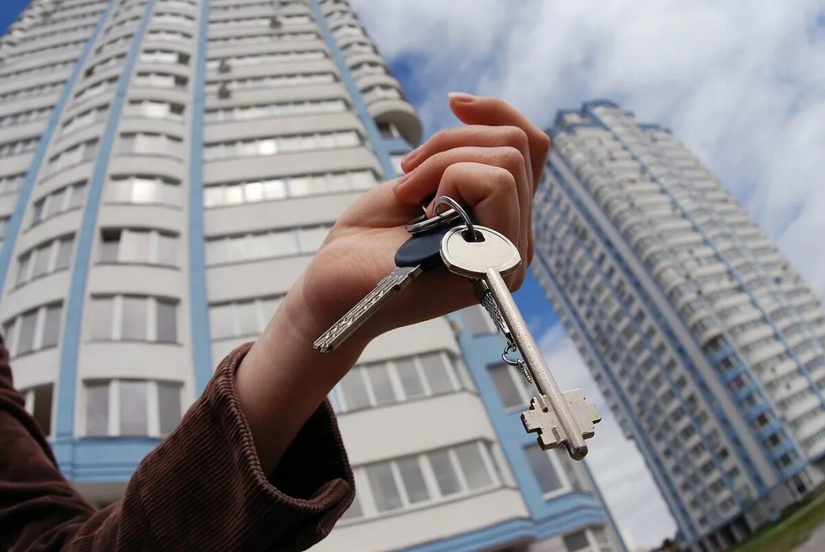 35 на покупку жилья. Ключи от квартиры. Квартира ключи. Ключи от квартиры в руке. Ключи от новой квартиры.