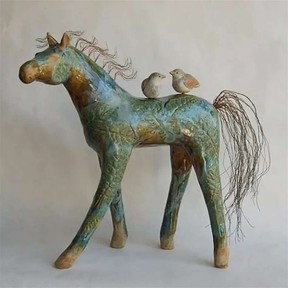 Лошадь керамика. Керамическая лошадка. Скульптуры из керамики конь. Керамическая скульптура лошади. Лошадь миллера