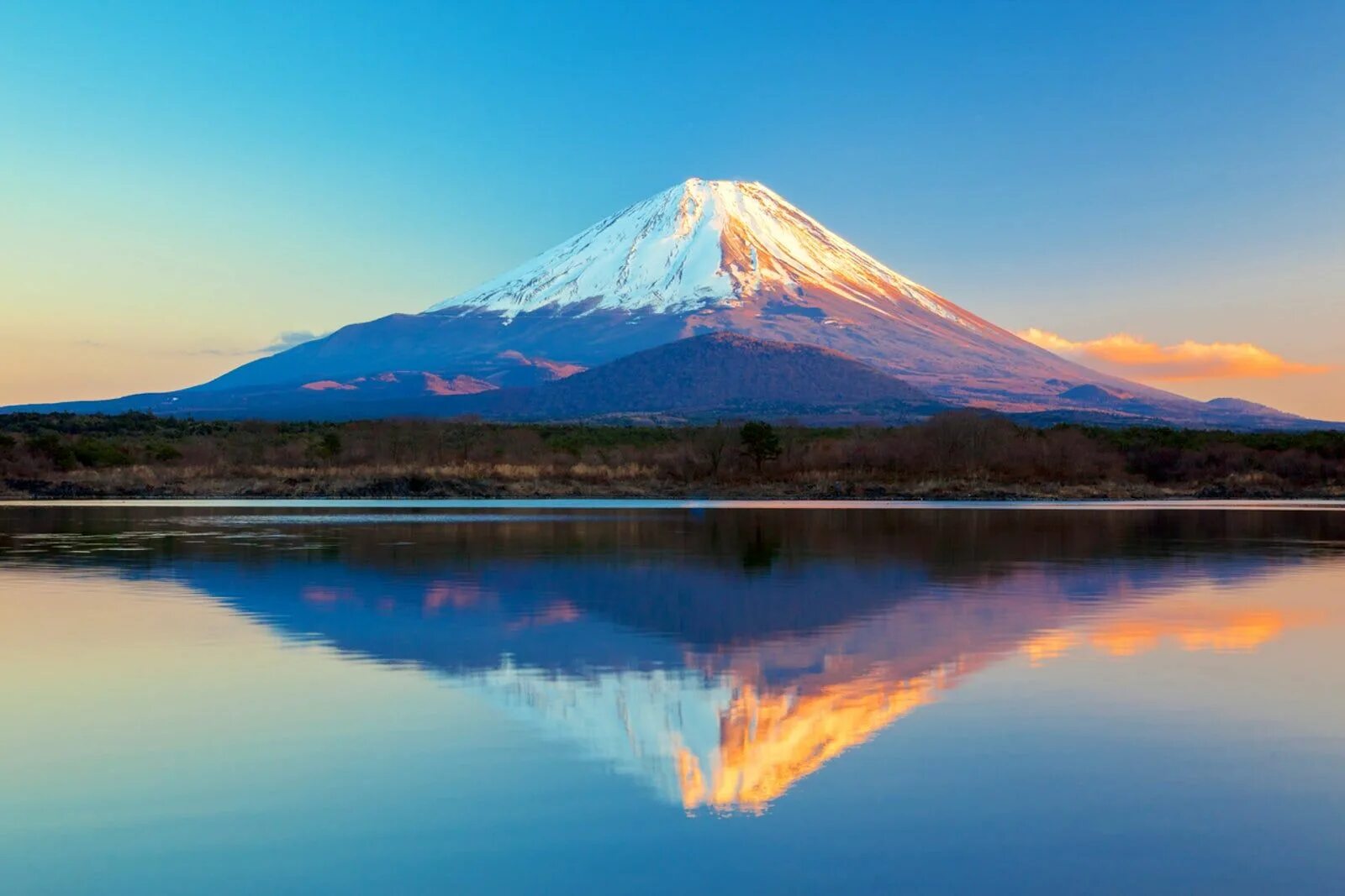 Гора фудзияма в японии. Фудзи-хаконэ-идзу. Гора фудзияма ( фудзи). Фудзи япония священная гора. Фуджи это.