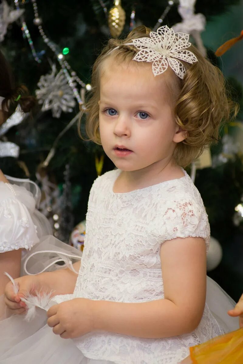 прическа ребенку на новый год утренник. прически для девочек. прически на выпускной в детский сад. прическа на выпускной в садик. прическа ребенку на утренник.