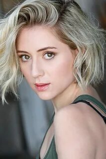 Lizze Broadway - Biography - IMDb.