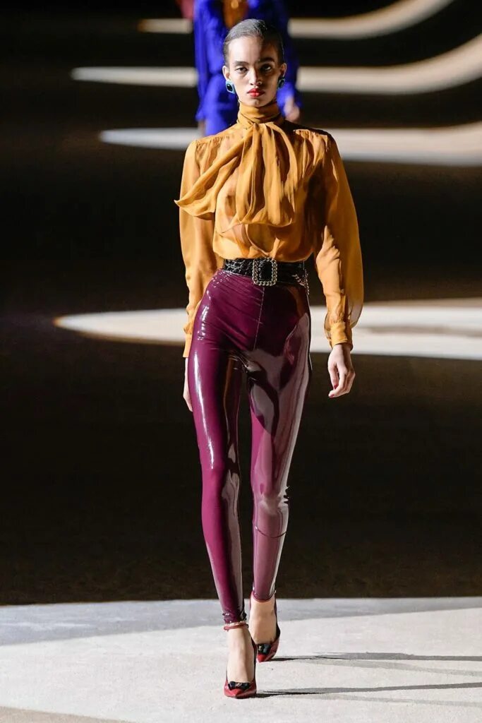 Ив сен лоран 2012. Сен лоран 2012 показ. Показ ив сен лоран 2021 2022. Ив сен лоран одежда 2020. Ив сен лоран коллекция 2020.