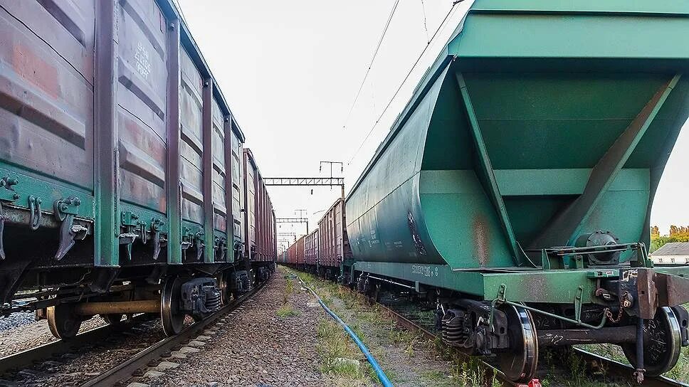 Грузовой в вагонной. Полувагоны РЖД грузовые. Грузовой вагон РЖД полувагон. Грузовые вагоны 65 т. РЖД. Списанные грузовые вагоны.