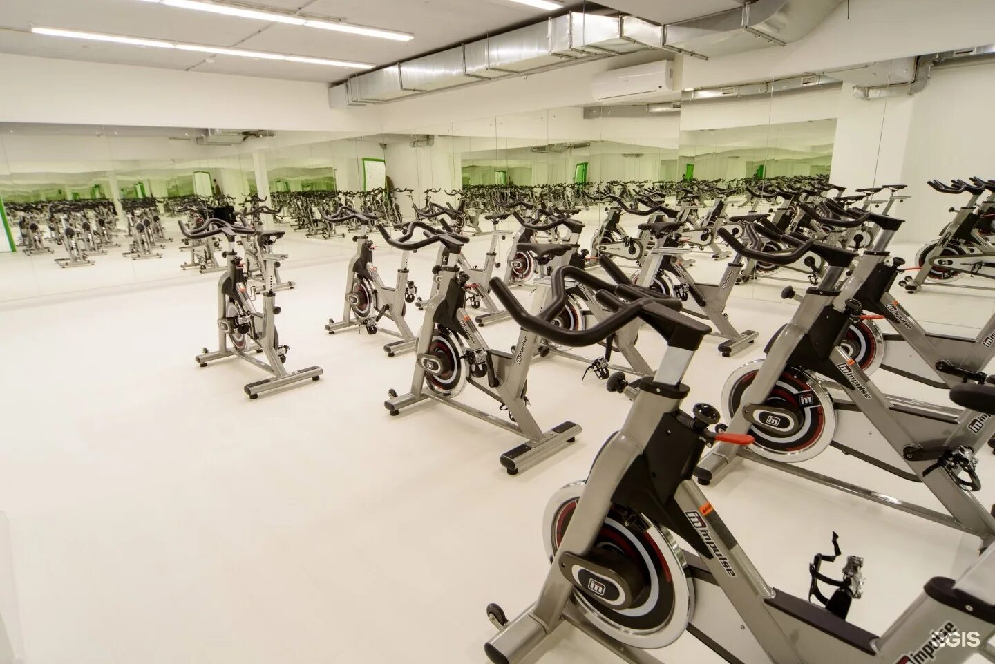 Фитнес высшая лига орёл ломоносова. Белая полоса спортзал орел. Зал фитнес энерджи орел. Спортзал орёл энерджи. Фитнес зал орел.