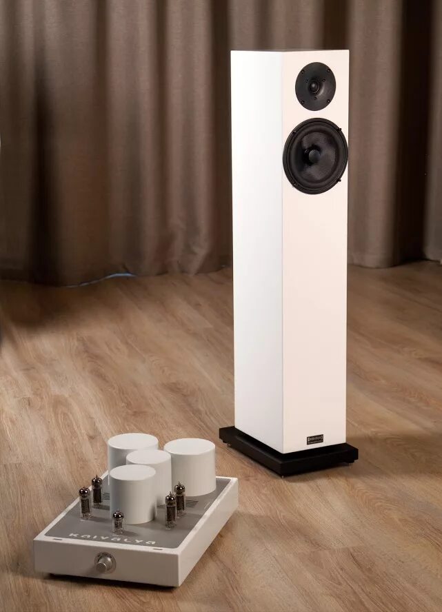 Audio physic classic центральный канал. Audio physic classic. Audio physic cardeas 30. 2 walnut. Audio physic classic плоские колонки.