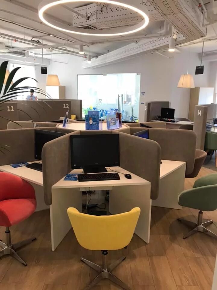 Студофис двфу. Кп коворкинг. Ул. Коворкинг yellow rockets. Коворкинг с экраном.