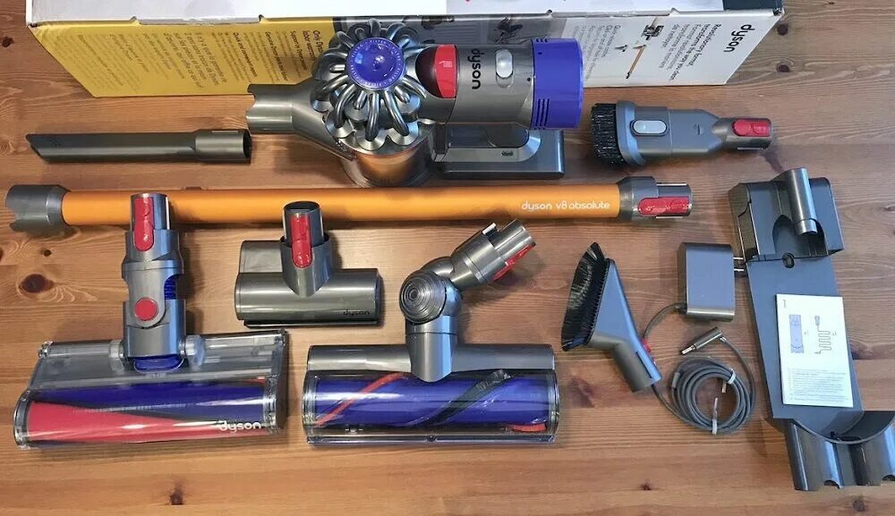 Dyson v8 absolute. Dyson v8 absolute комплектация. Пылесос Дайсон v8 absolute. Пылесос Dyson v8.