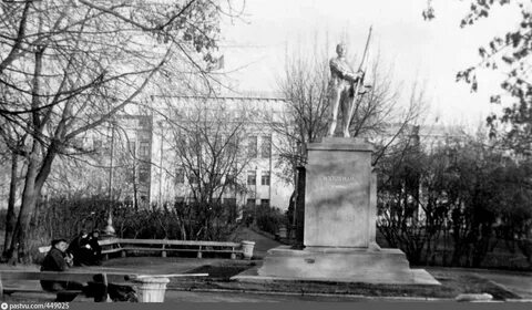 9 мая 1966 года памятник