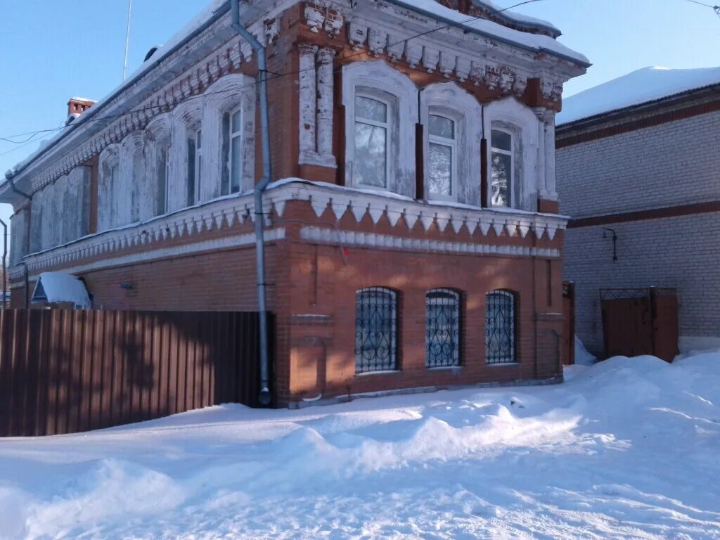 Медцентр каменск уральский. Дом врача Скворцова Каменск-Уральский. Революционная 11 Каменск-Уральский. Революционная улица, 11 Каменск Уральский. Дом врача в. а. Скворцова.