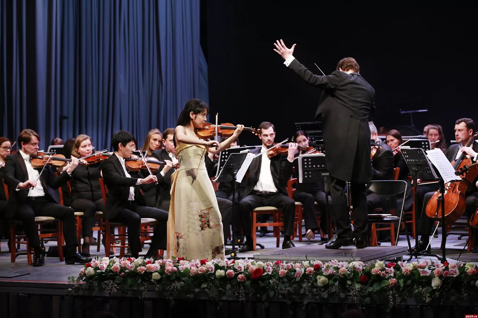 Концерт Соната Увертюра симфония. Концерт оркестра Римского -Корсакова в Астраханской филармонии. Концерт для скрипки с оркестром.