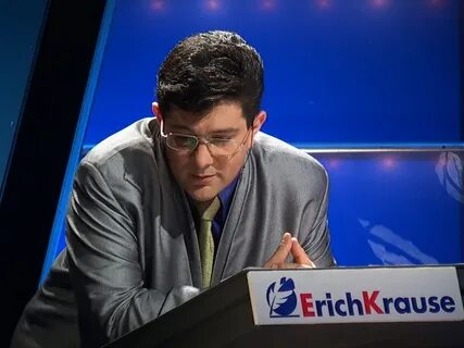 Кто ведет передачу своя игра