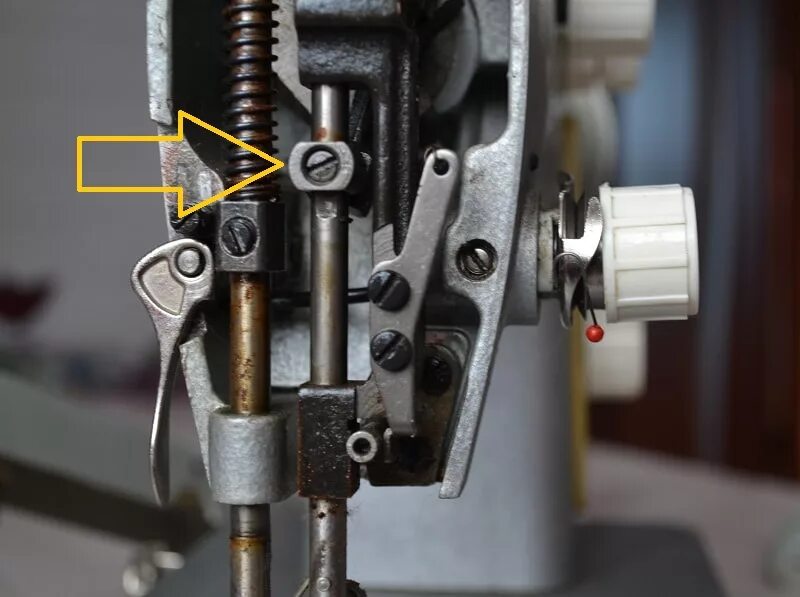 регулировать машинку. регулировать машинку. наладка швейных машин. машинка газ реверс mercury. швейная машина пмз 1м.