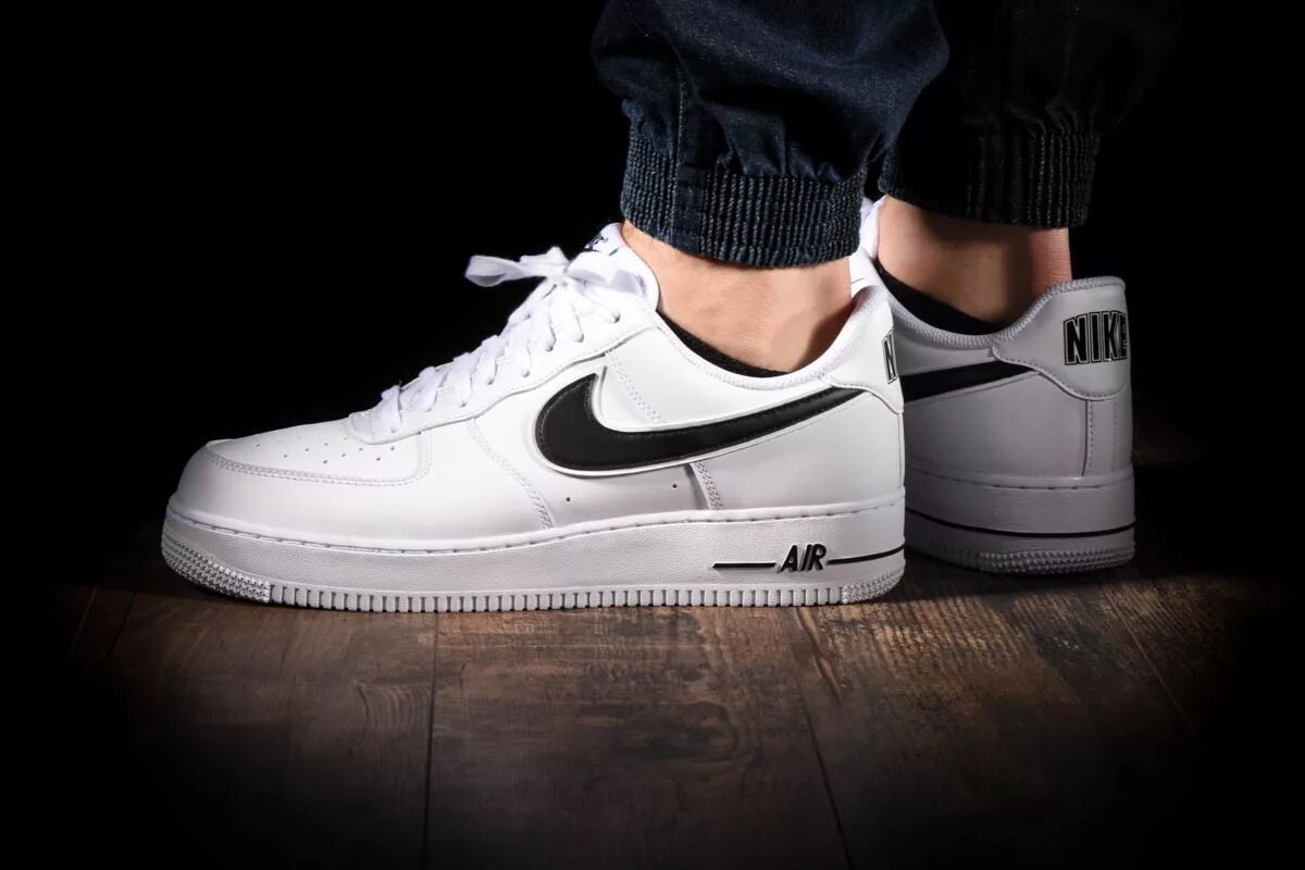 Форсы белые оригинал. Nike Air Force 1 07 3 White/Black. Nike Air Force 1 488298 095. Nike Air Force 1 488298 095 Black White tan. АИР Форс 1 с черным логотипом.