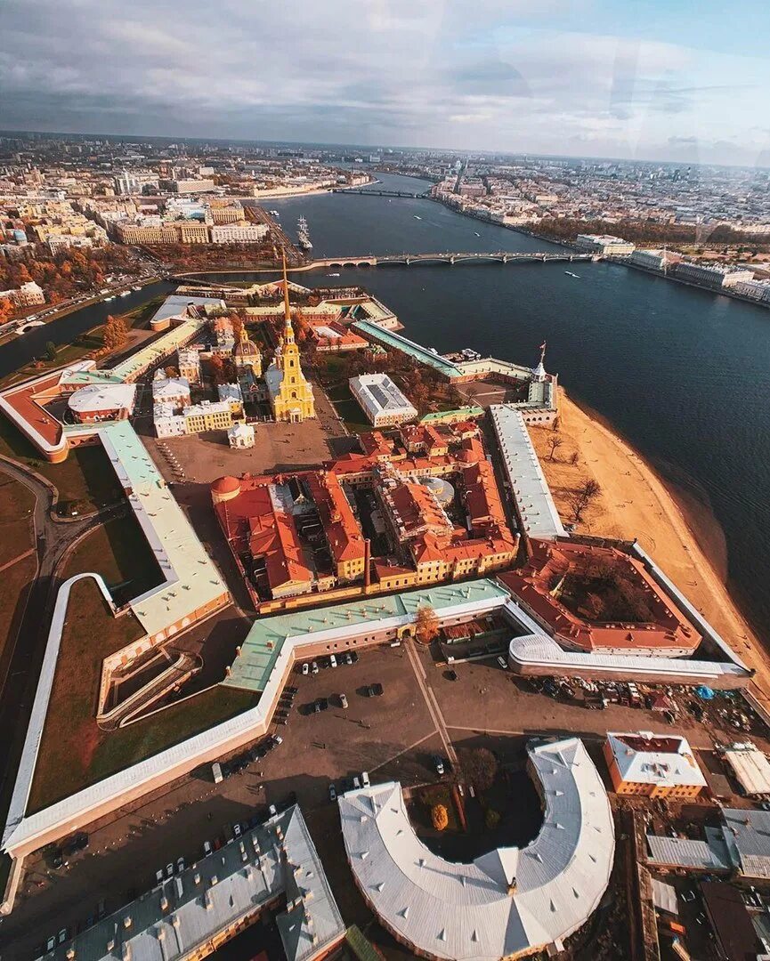 Крепость в санкт петербурге. Павловская крепость в санкт-петербурге. петропавловская крепость. заячий остров питер. петропавловская крепость в санкт-петербурге вид сверху.