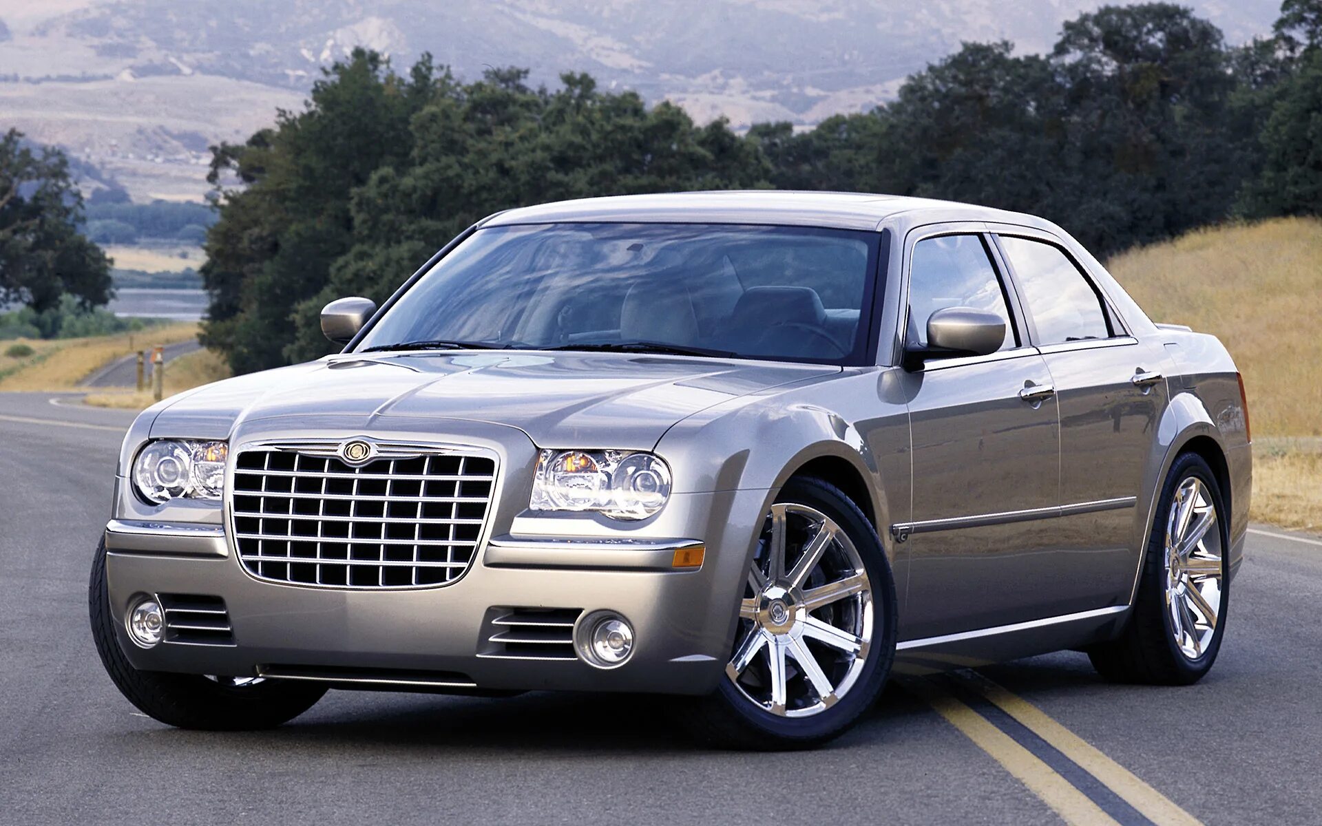 Крайслер виды. Крайслер 300c. автомобиль chrysler 300c. chrysler 300. крайслер 300с 2003.